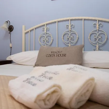 Costa House Farm stay *